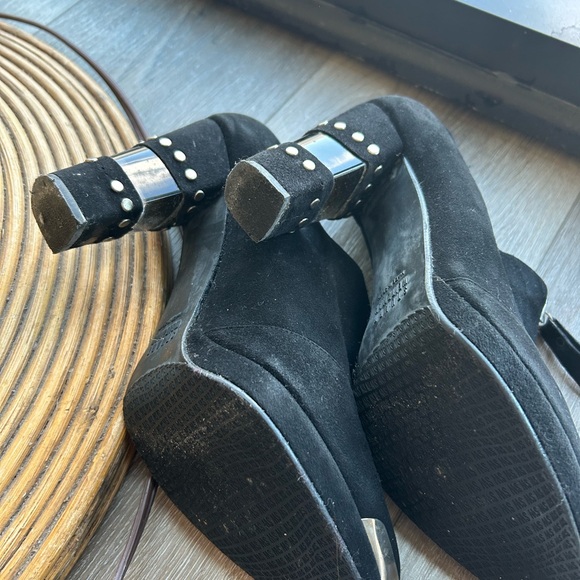 Stuart Weitzman Black Suede Women's Shoes with Zipper Detail - Picture 8 of 9